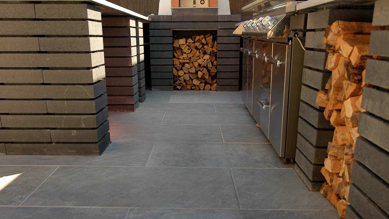 Outdoor Kitchen - Moodul Walling Kitchen Units & Dolomite Paving