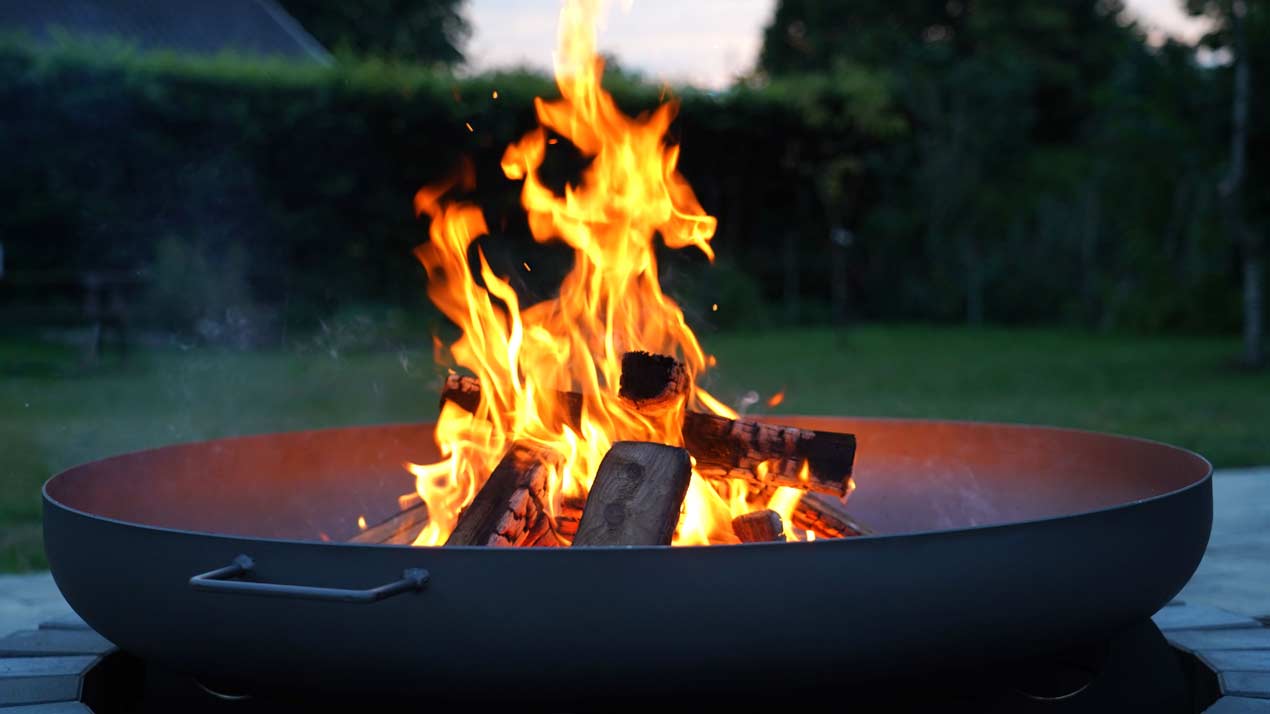 Metal fire pit