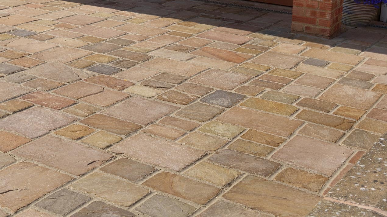 Wide jointed pointing used here with Oxford Tudor Sandstone Cobbles that have a tumbled edge-finish.