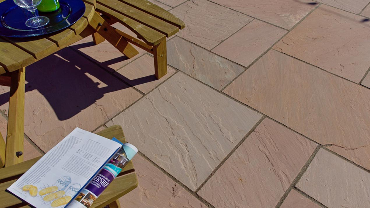 Standard jointed pointing with this Burford Autumn Blend Indian Sandstone with a hand-cut edge-finish.