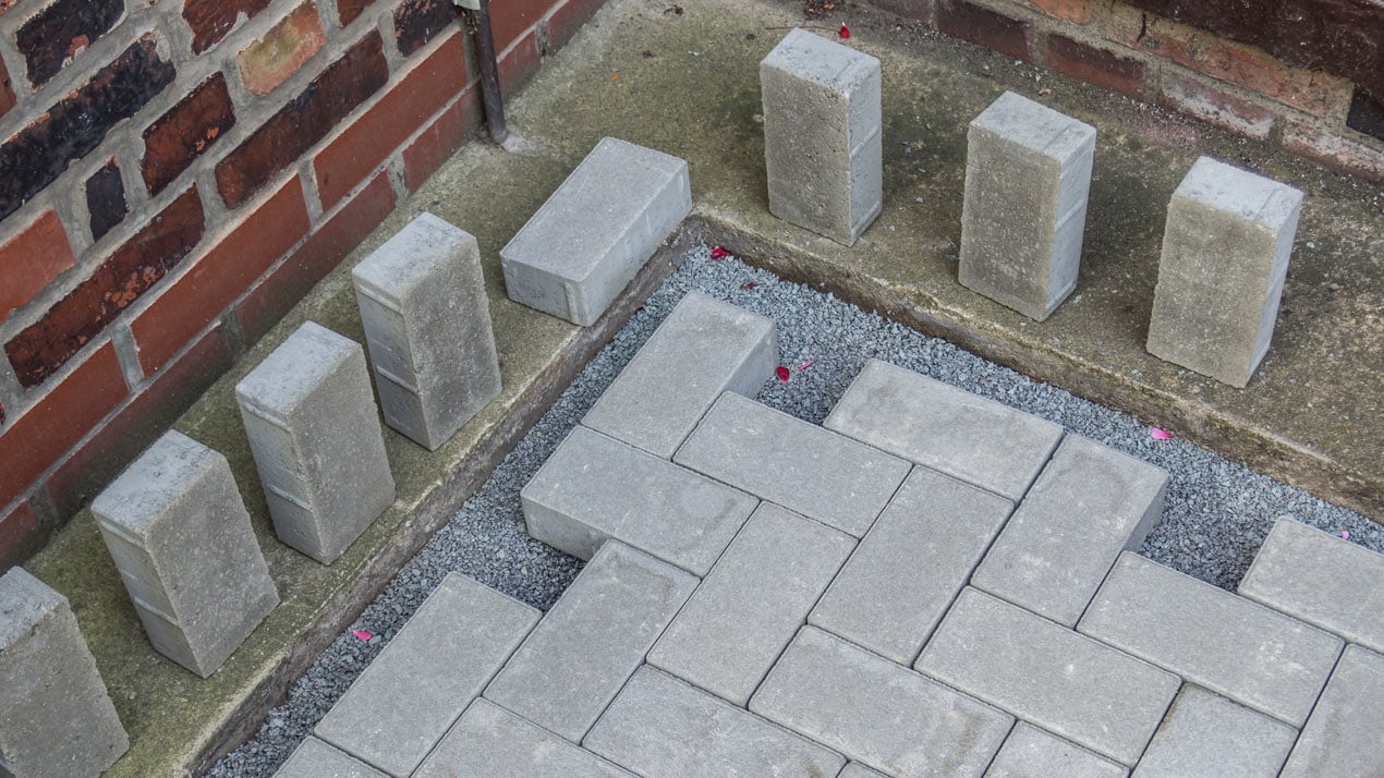 Gaps at Edges of Block Paving Pattern