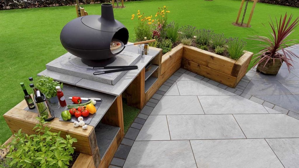 Outdoor kitchen with pizza oven