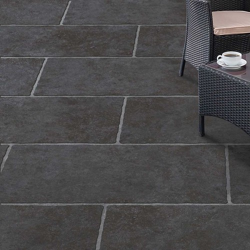 Bold stone patio paving