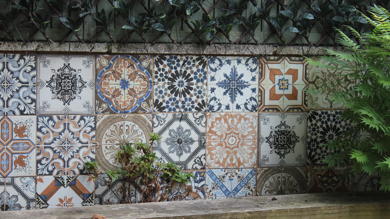 Decorative geometric tiles