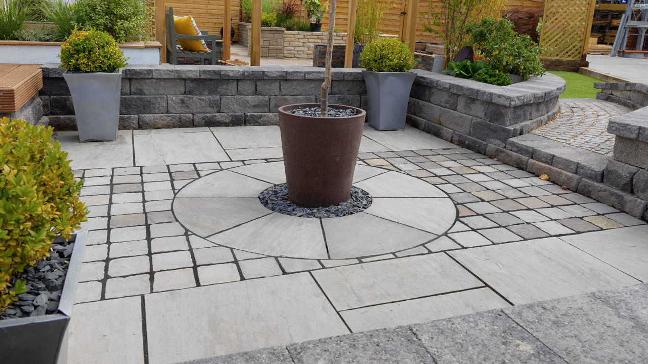 Small Light Grey Indian Sandstone Paving Circle