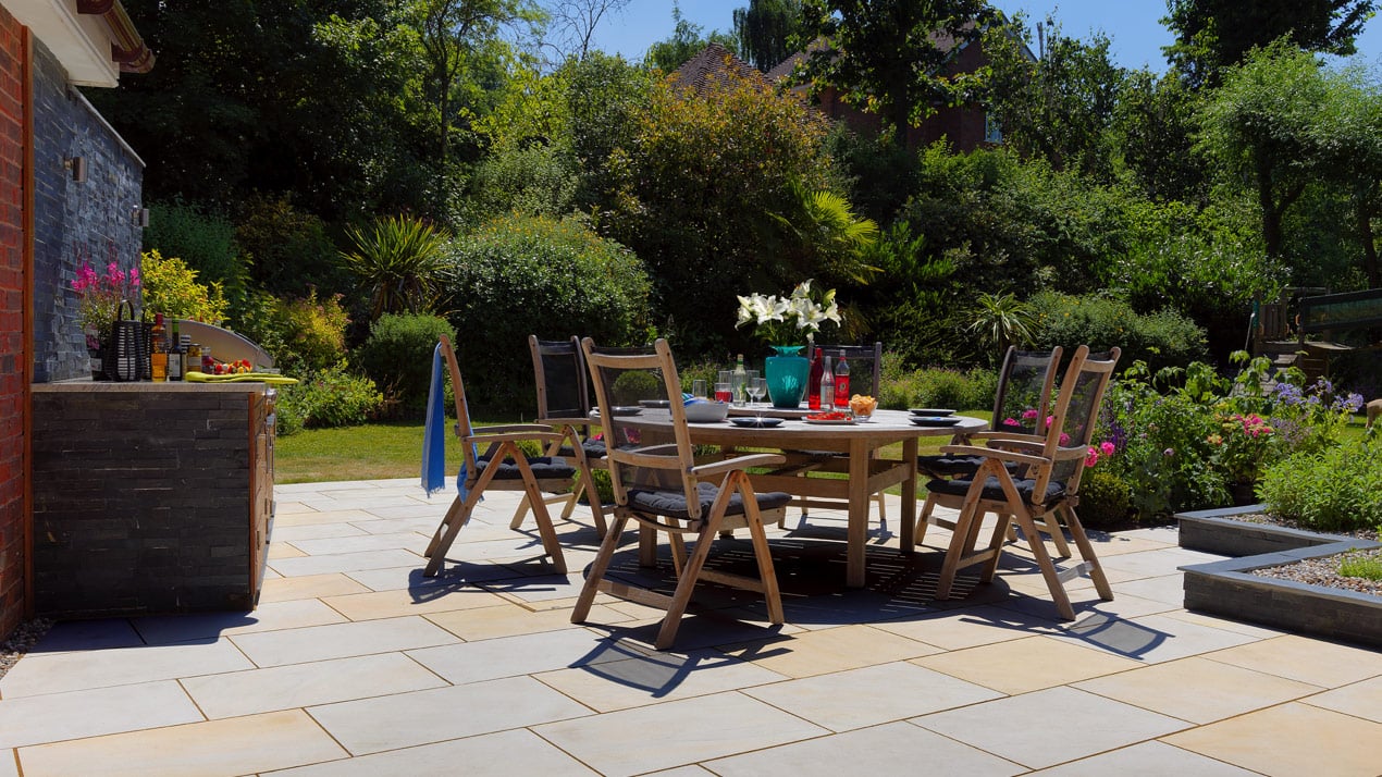 Regal Summit Sandstone Paving - Stretcher Bond Laying Pattern