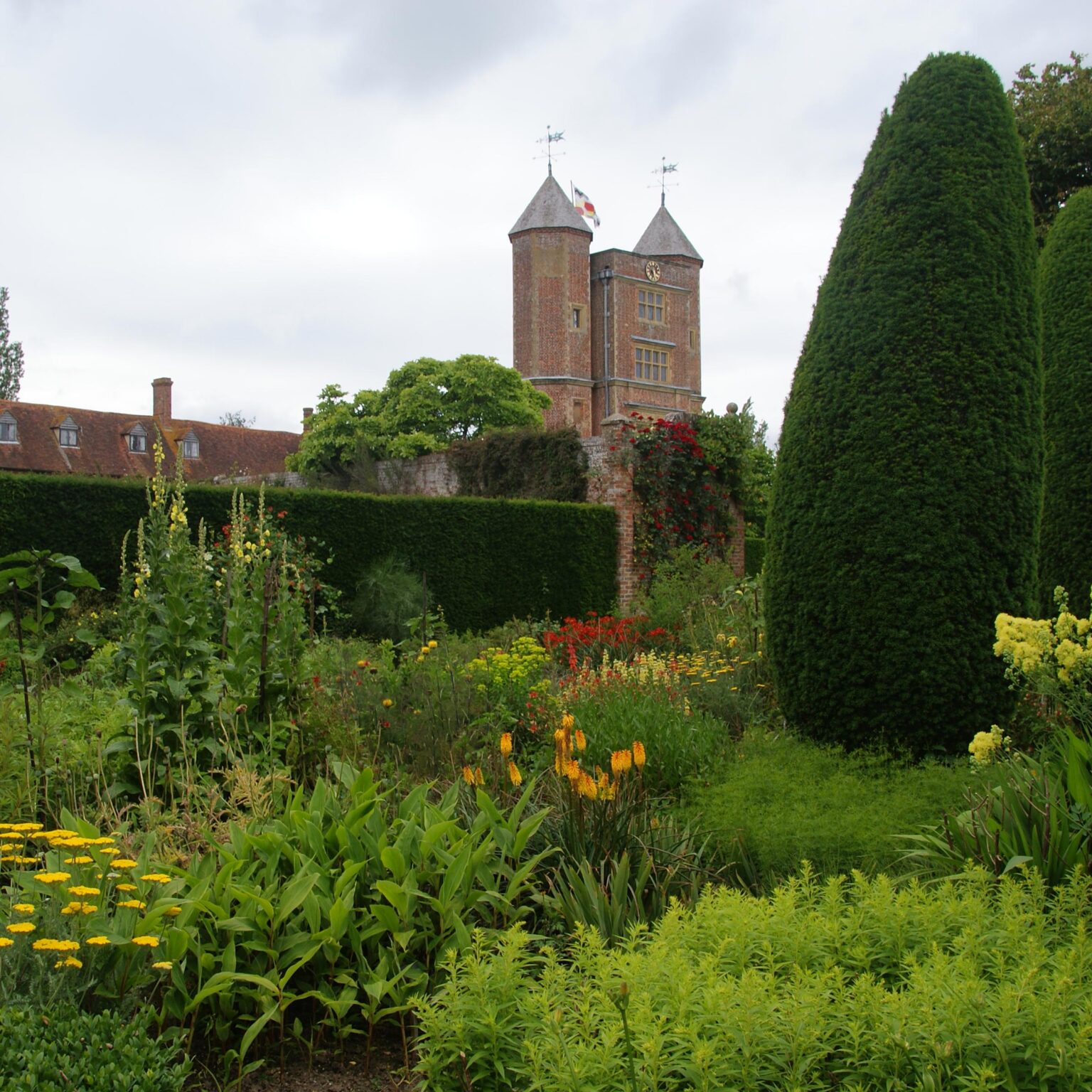 Sissinghurst Casle Mediterranean Garden