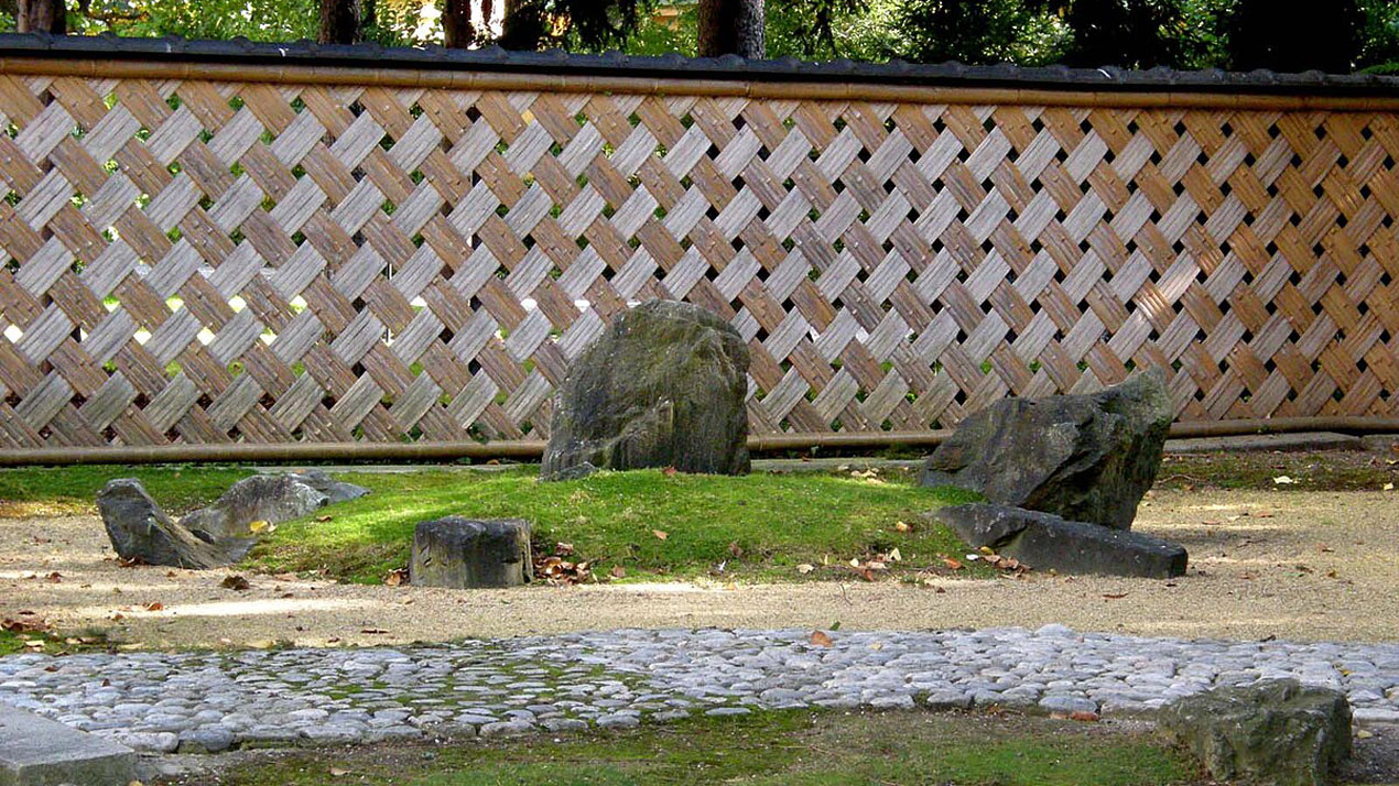 Japanese-garden,-fence